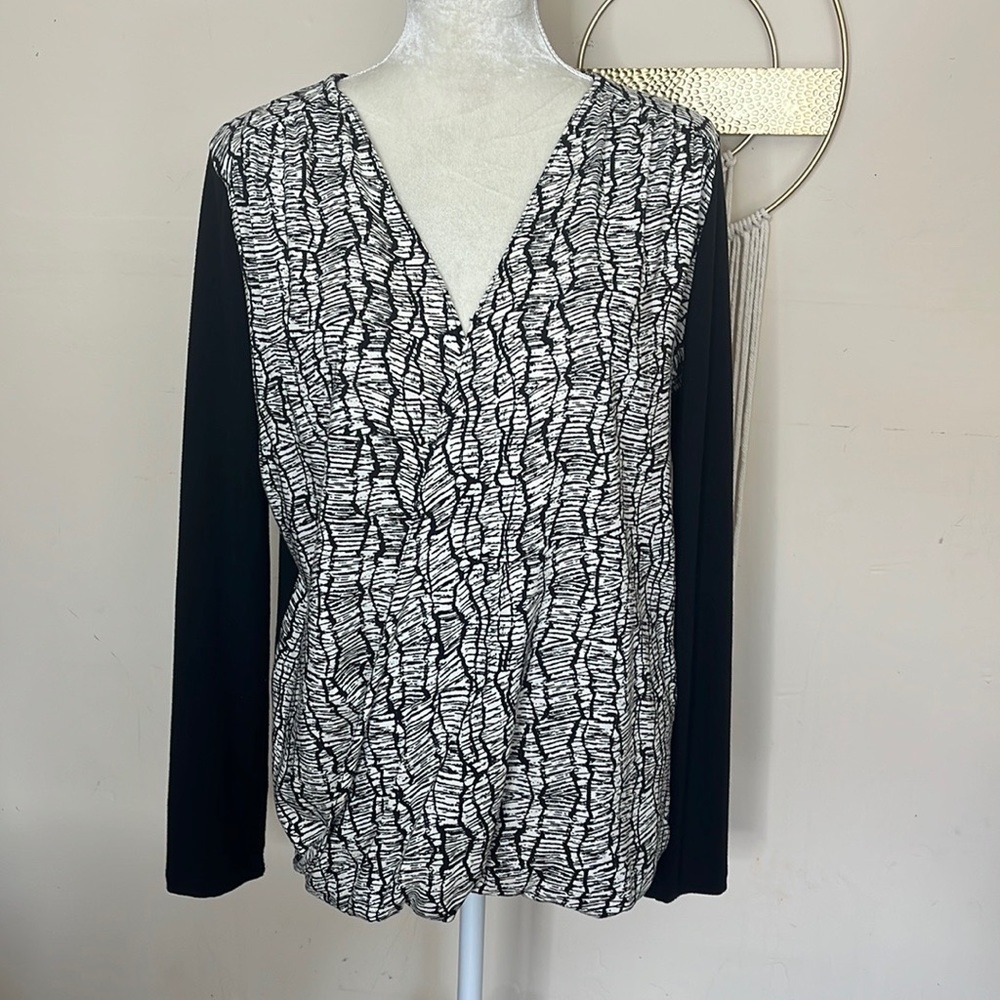 Amour vert • Surplice wrap front long sleeve blouse
